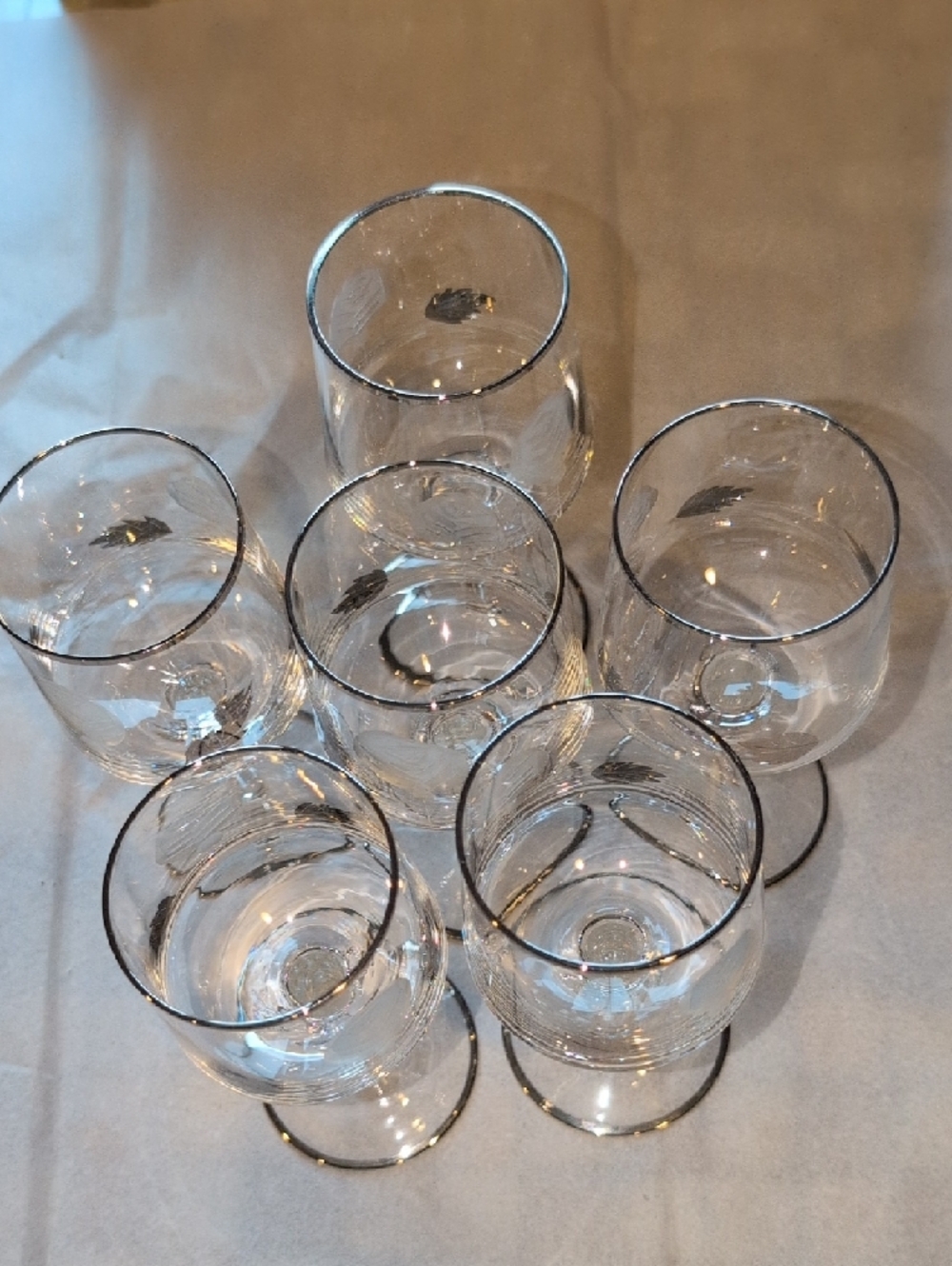 Vintage Set of 6 vintage Etched Wine Glasses - Picture 5 of 5